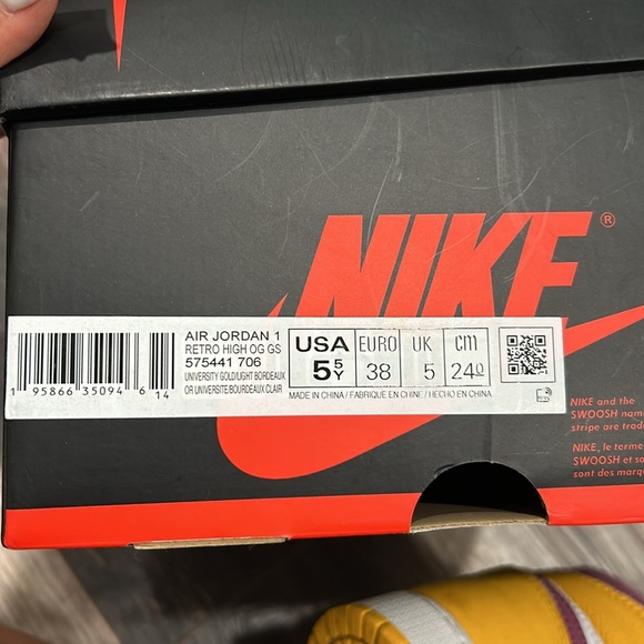 Air Jordan 1s - Picture 10 of 15
